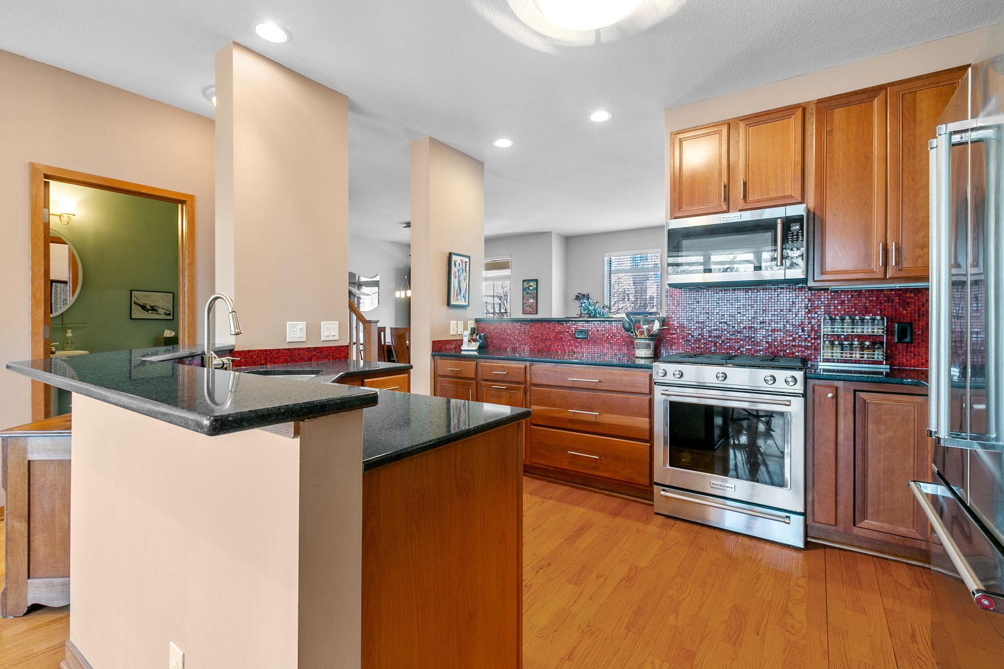 221 1st Avenue NE Unit: 32