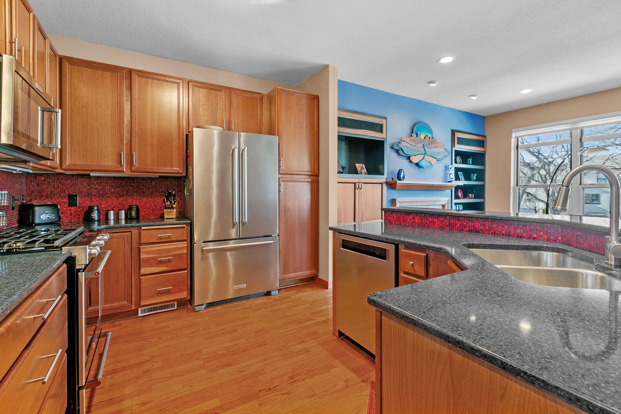 221 1st Avenue NE Unit: 32