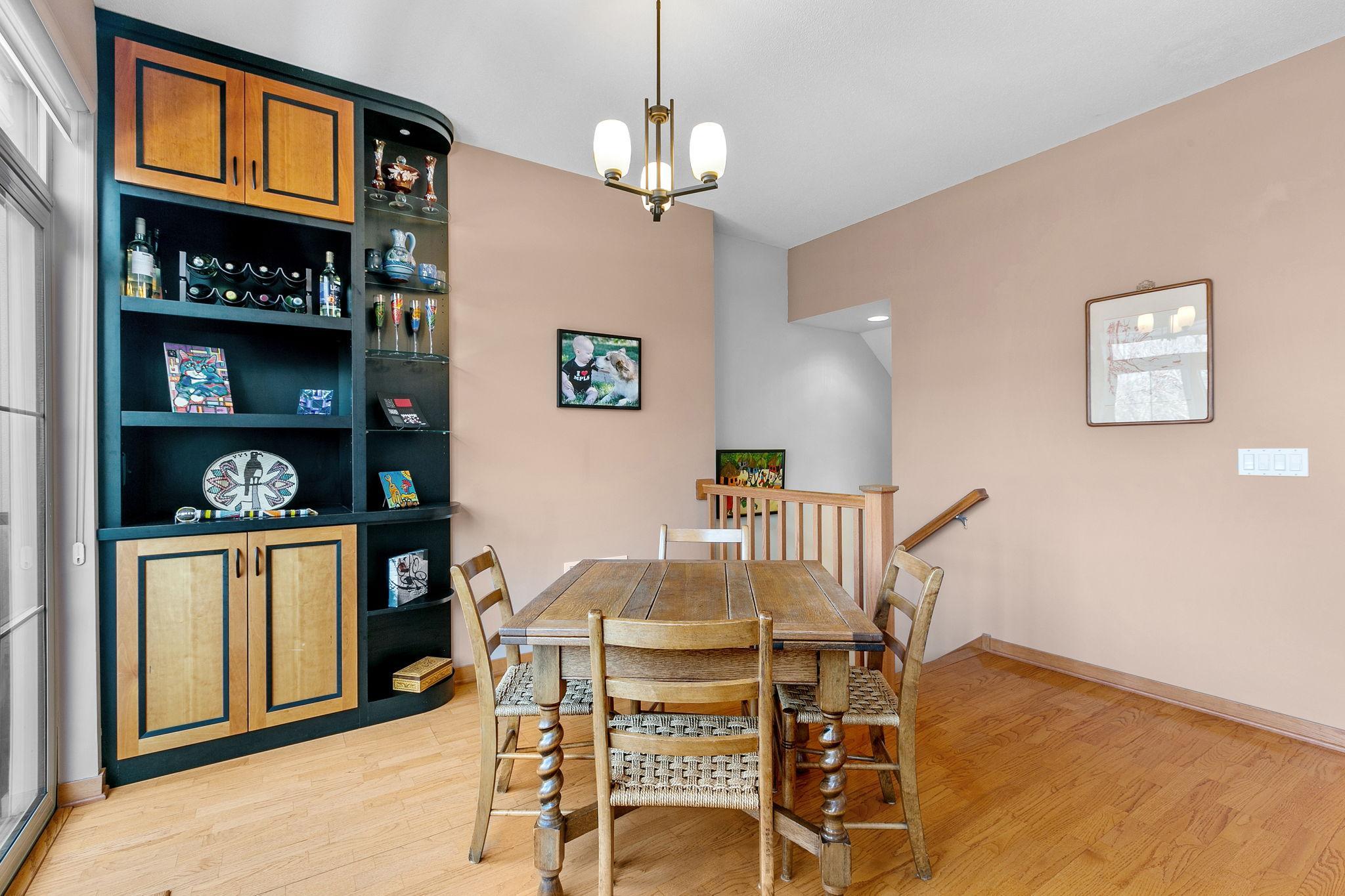 221 1st Avenue NE Unit: 32
