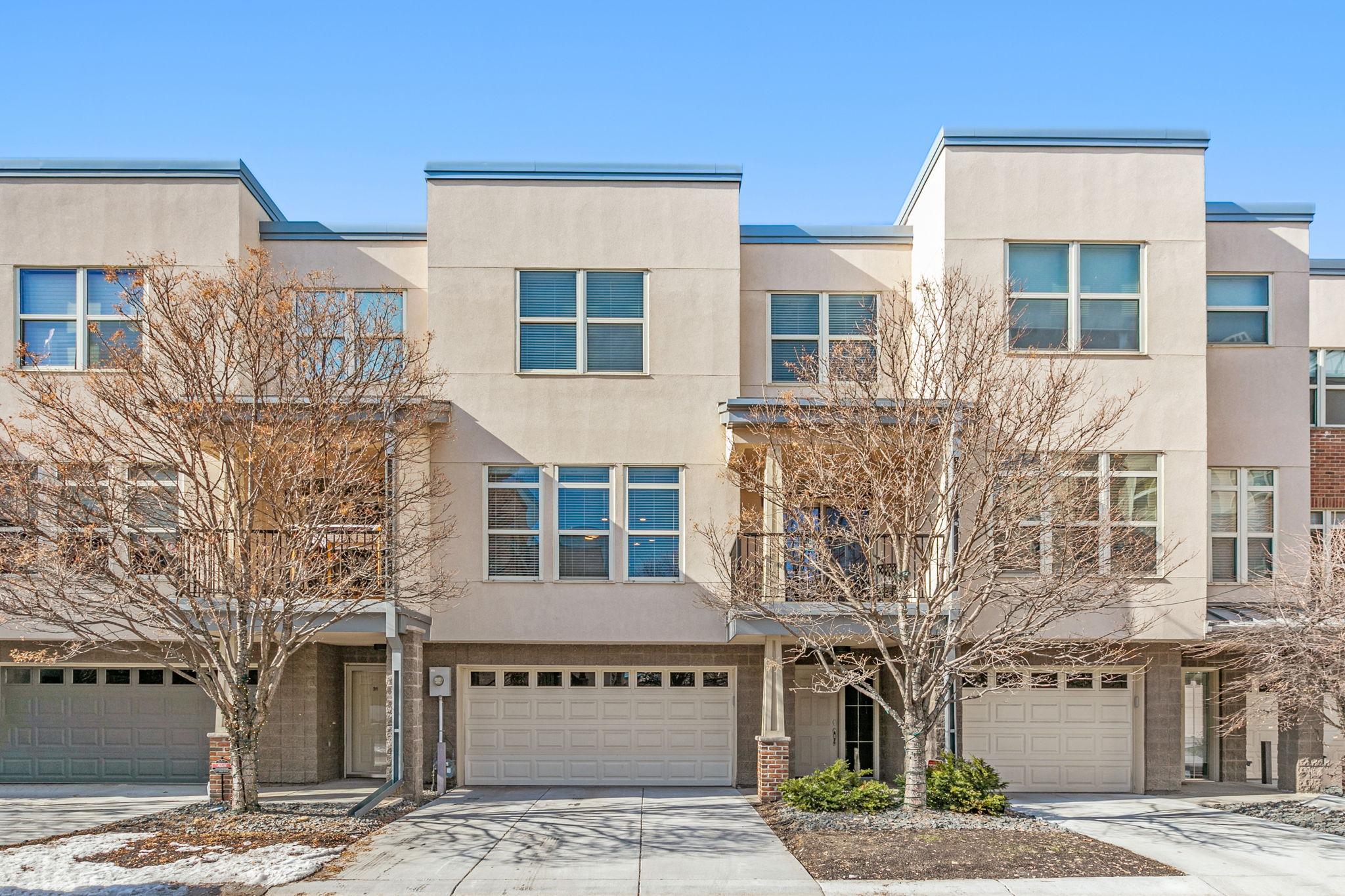 221 1st Avenue NE Unit: 32