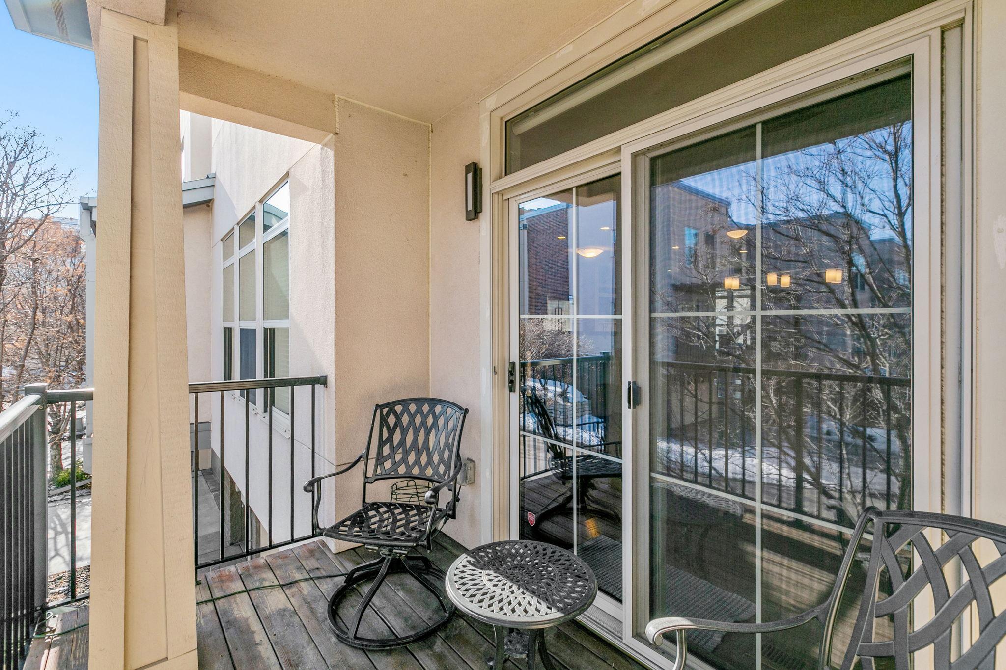 221 1st Avenue NE Unit: 32