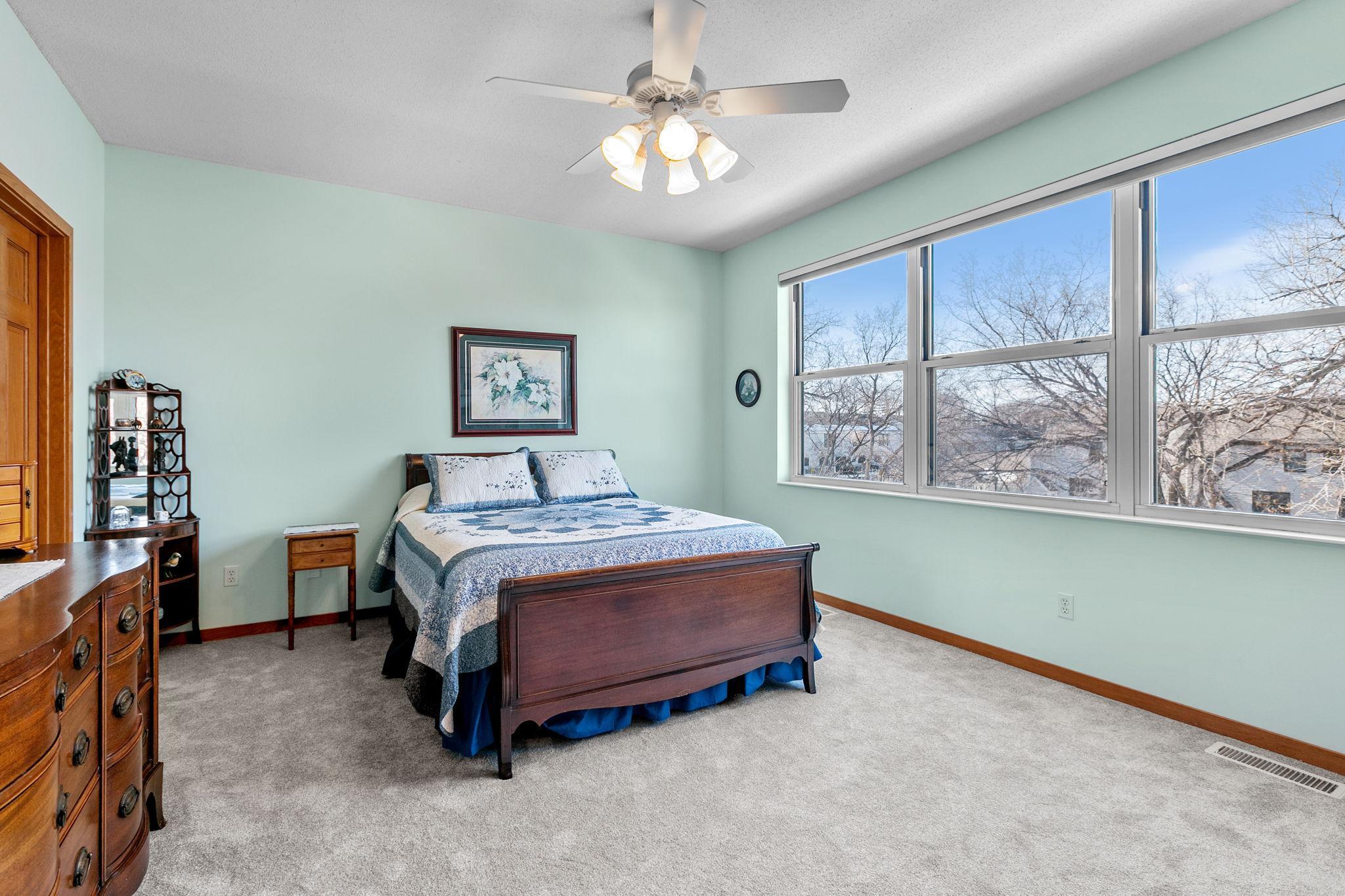 221 1st Avenue NE Unit: 32