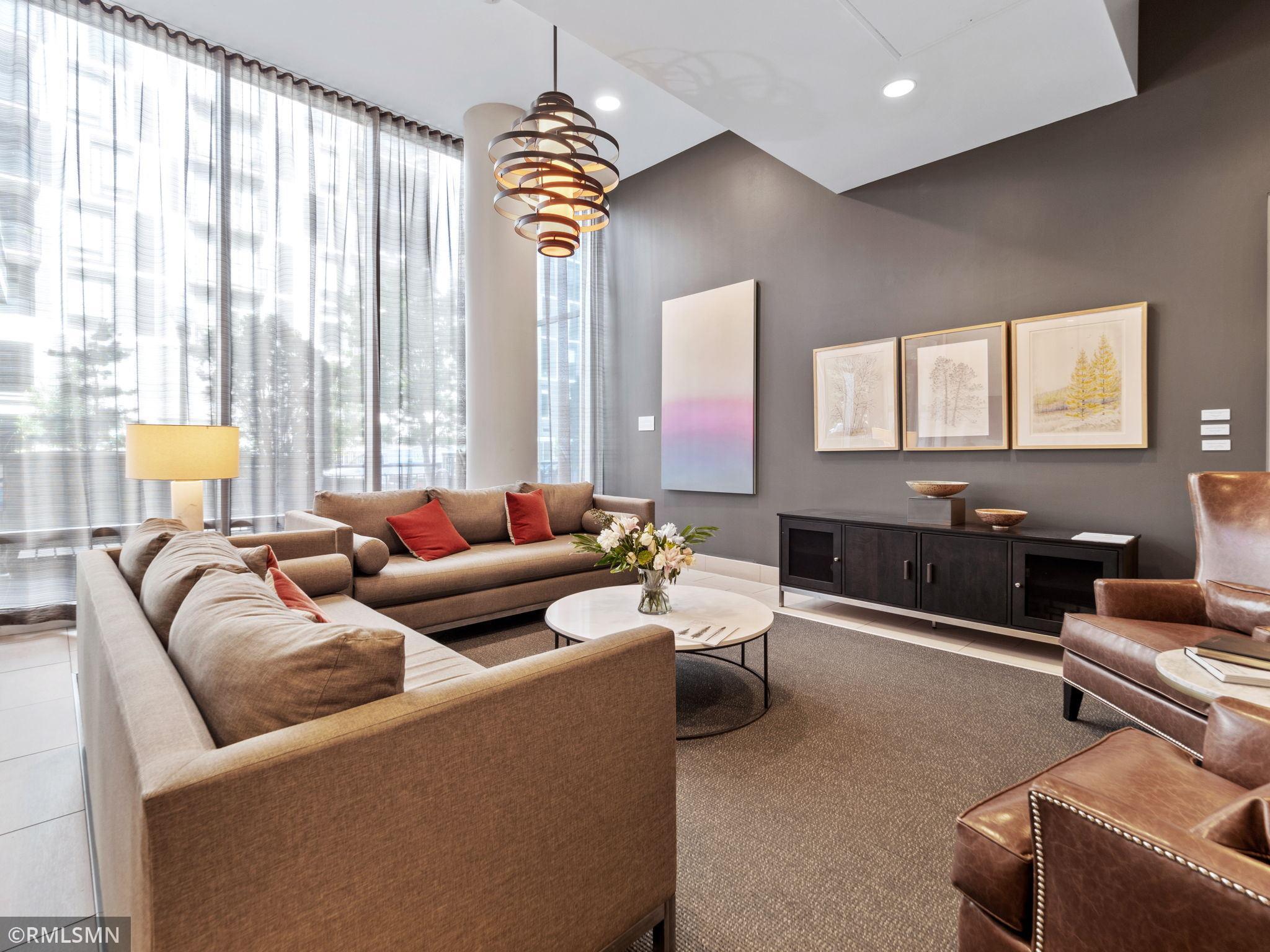 215 10th Avenue S Unit: 401