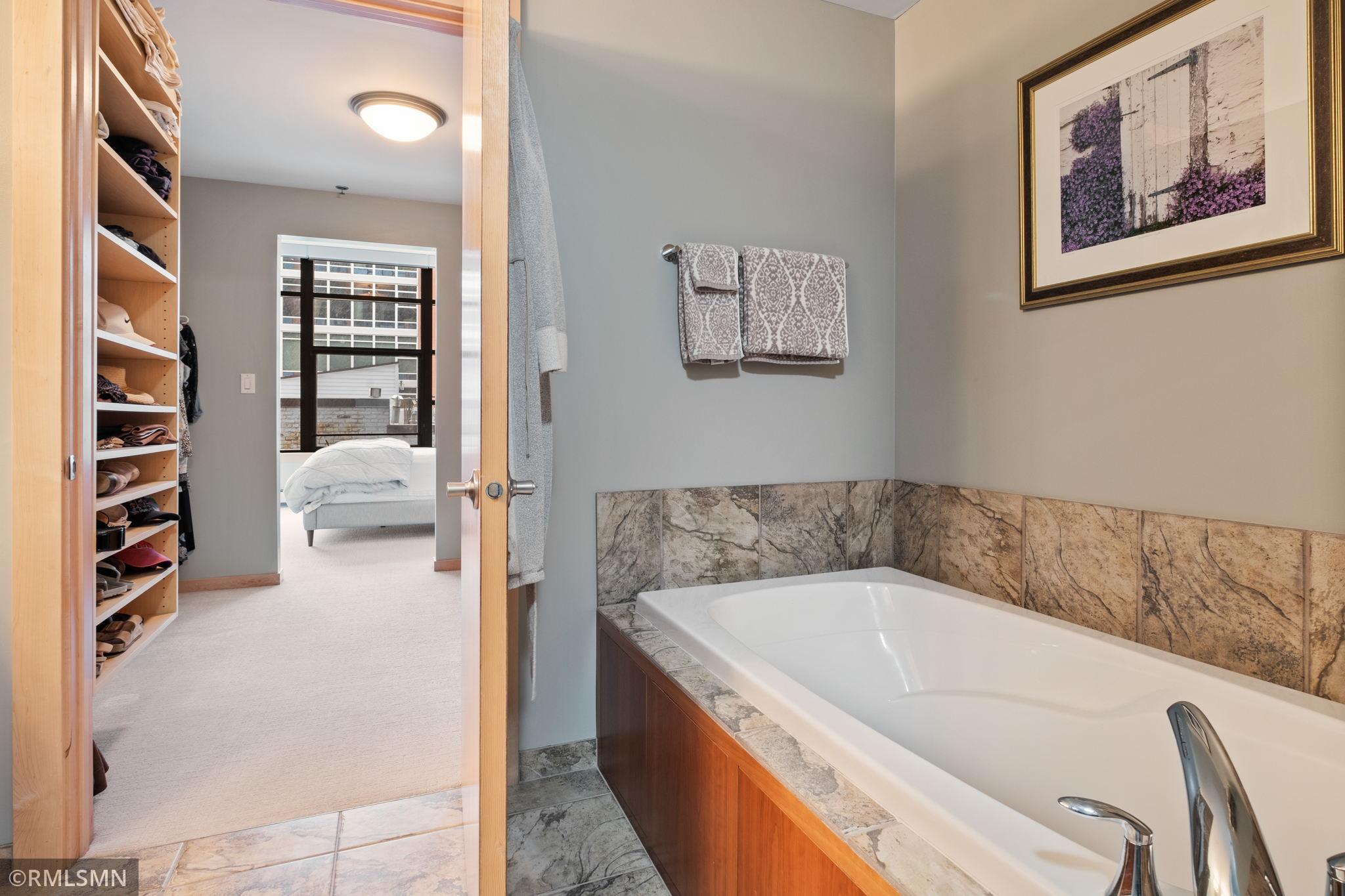 215 10th Avenue S Unit: 401
