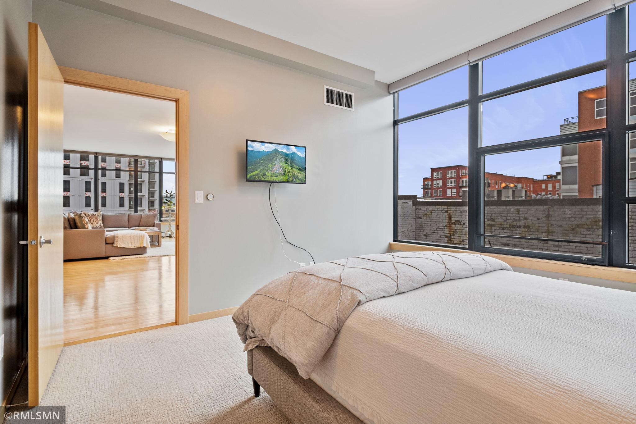 215 10th Avenue S Unit: 401