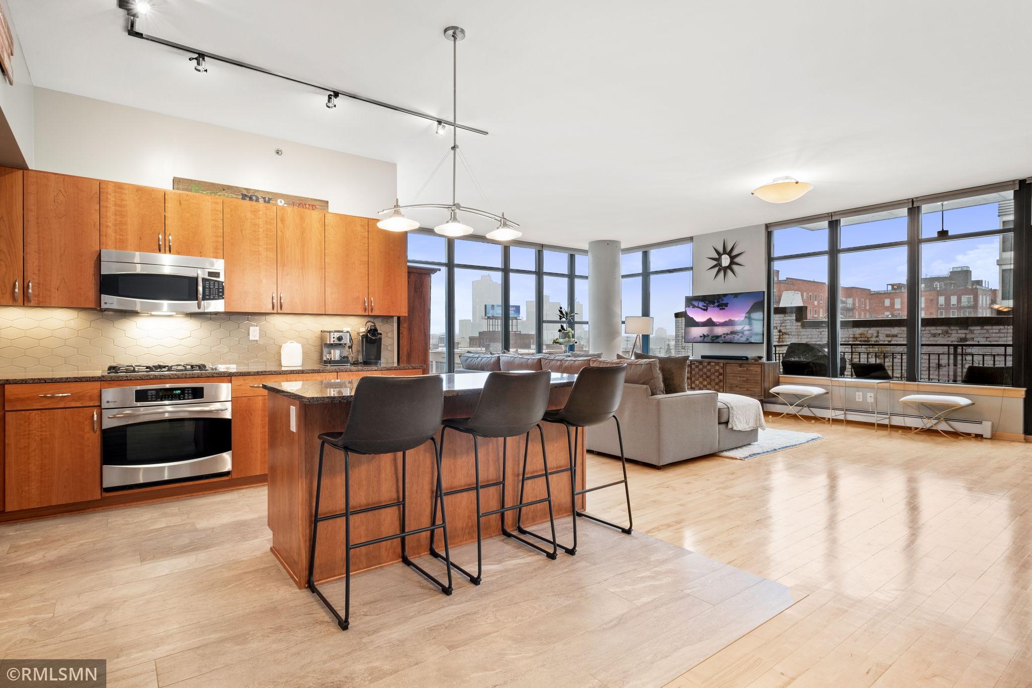 215 10th Avenue S Unit: 401