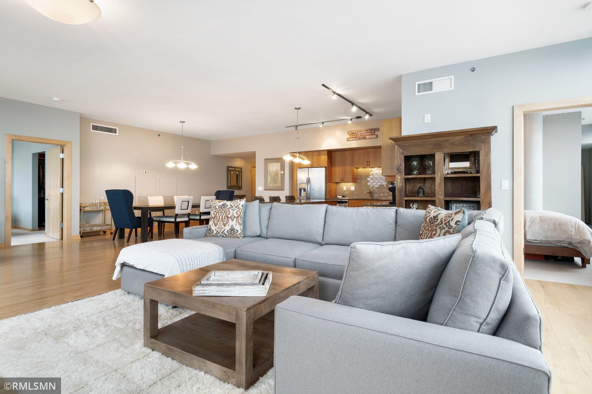 215 10th Avenue S Unit: 401