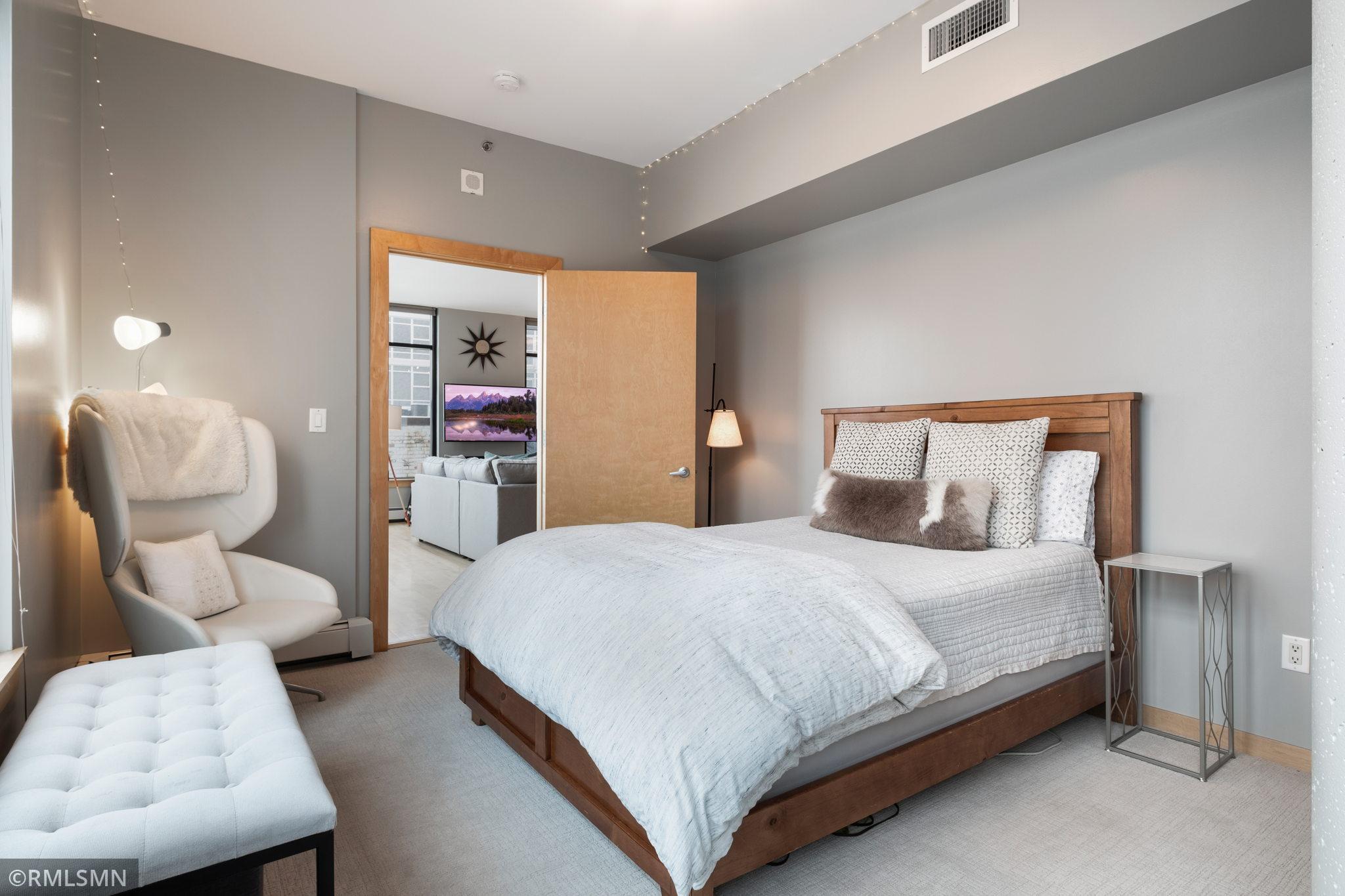 215 10th Avenue S Unit: 401