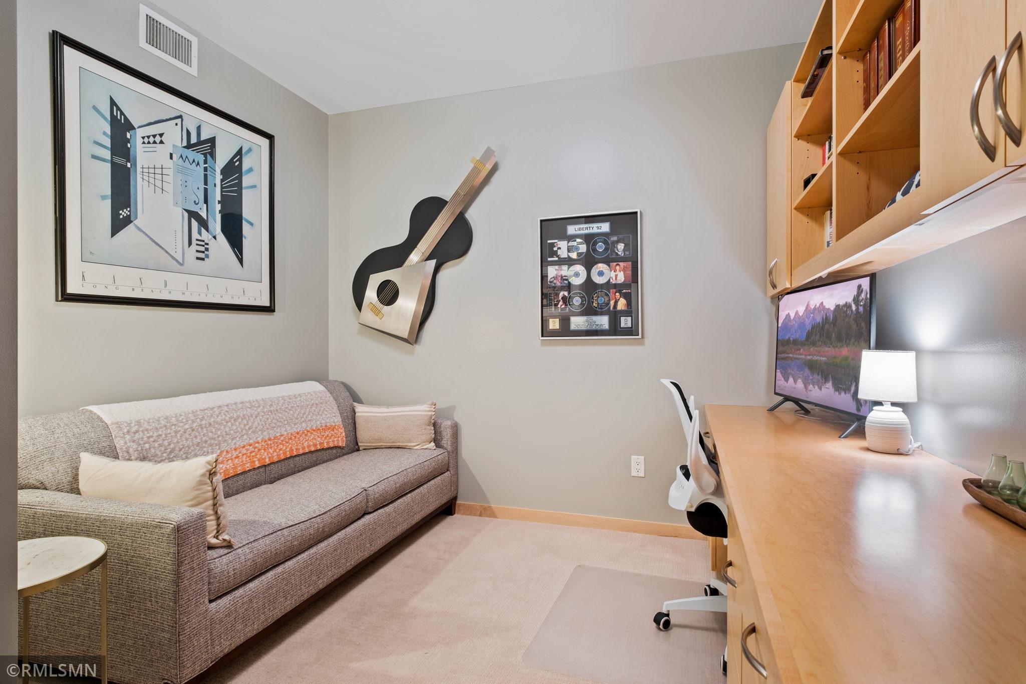 215 10th Avenue S Unit: 401
