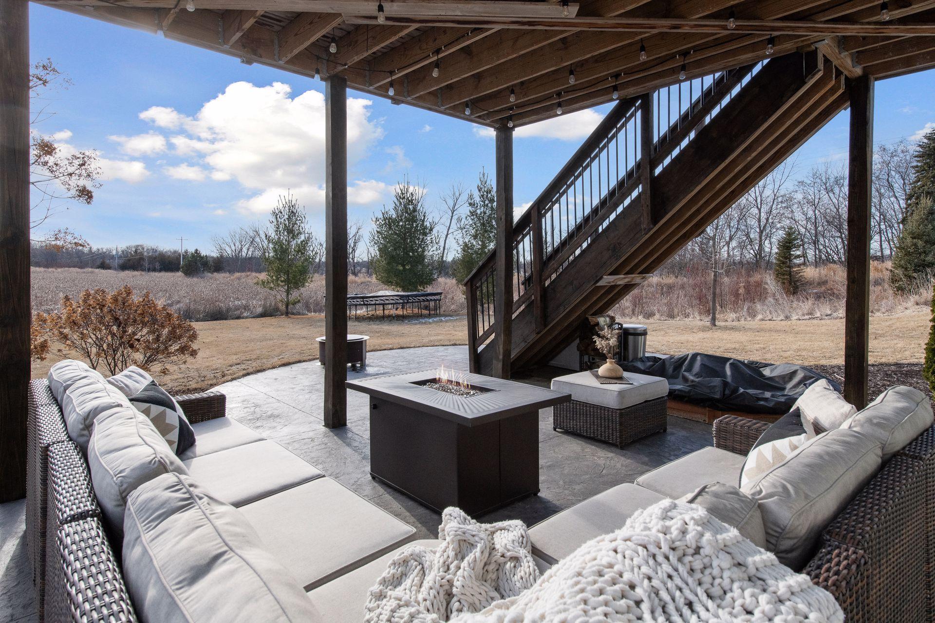 6859 Lily Lane
