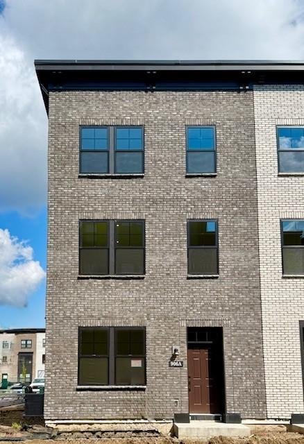 906 Woodlawn Avenue Unit: A
