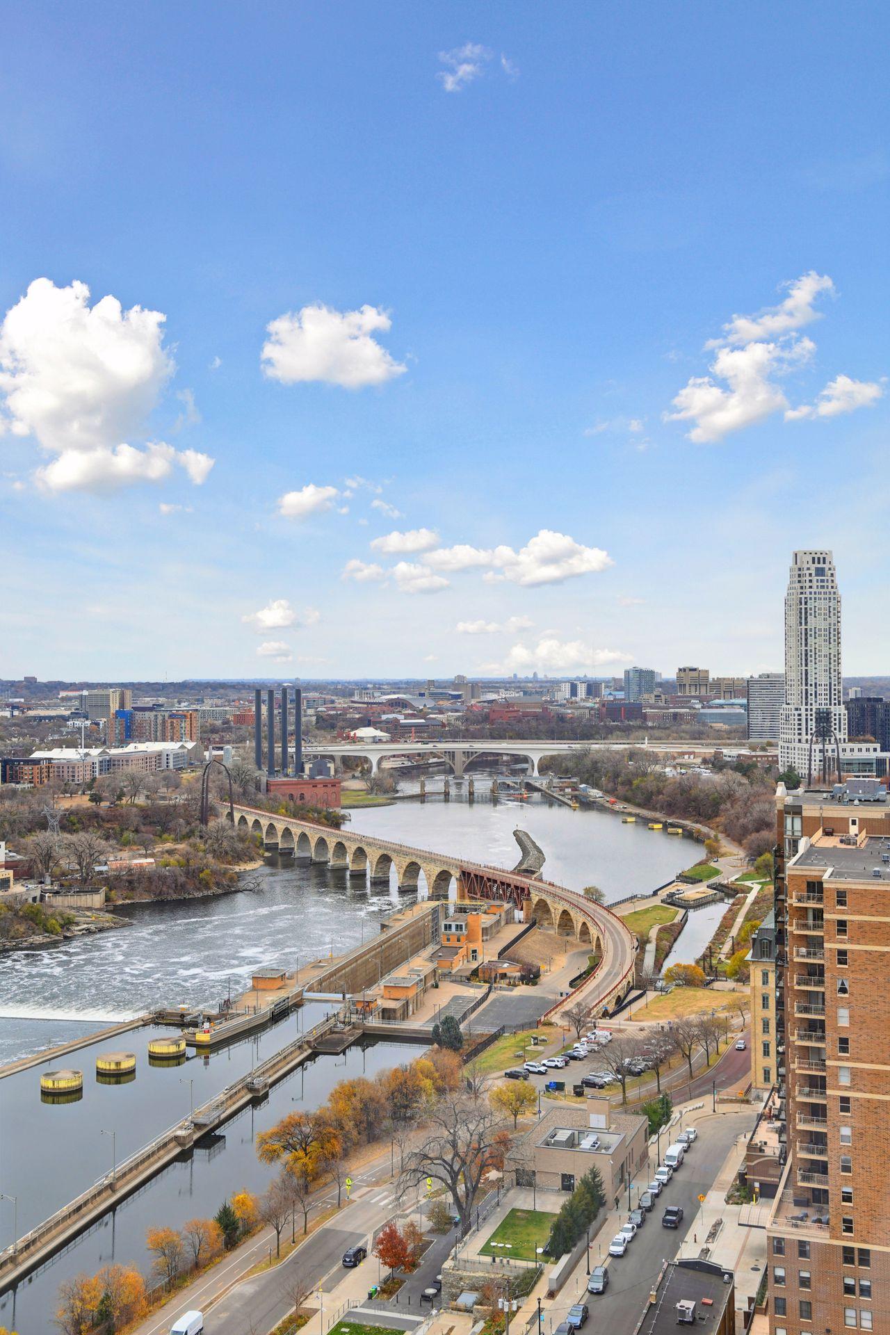 100 3rd Avenue S Unit: 2201