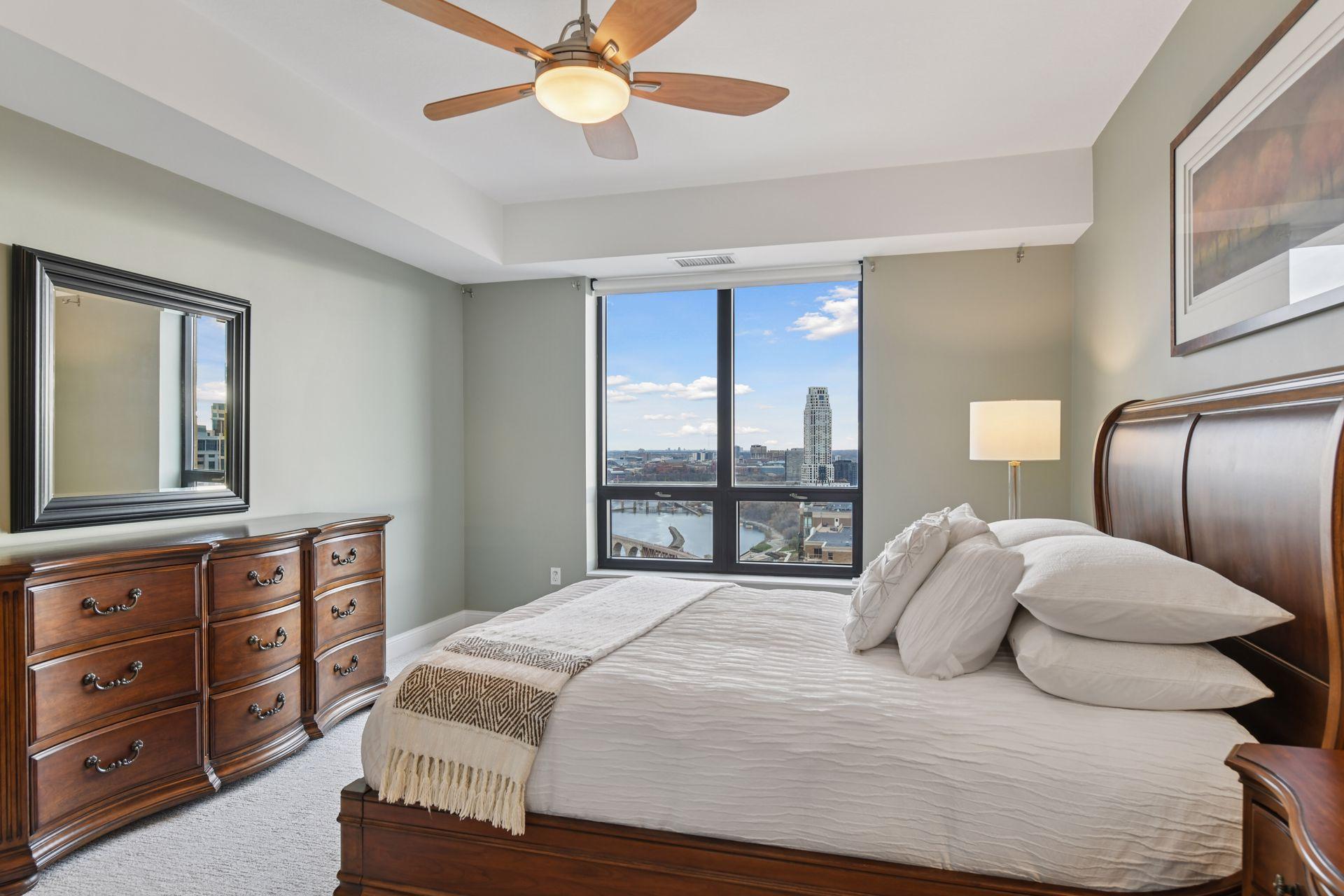 100 3rd Avenue S Unit: 2201