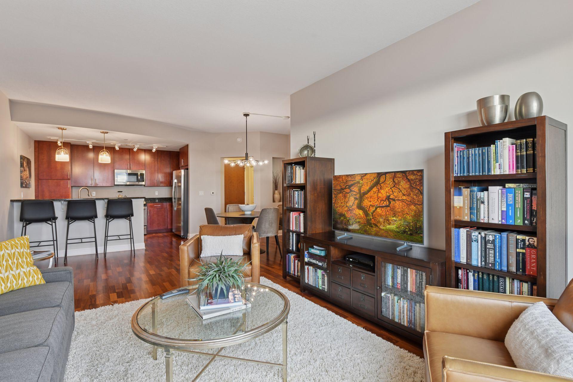 100 3rd Avenue S Unit: 2201