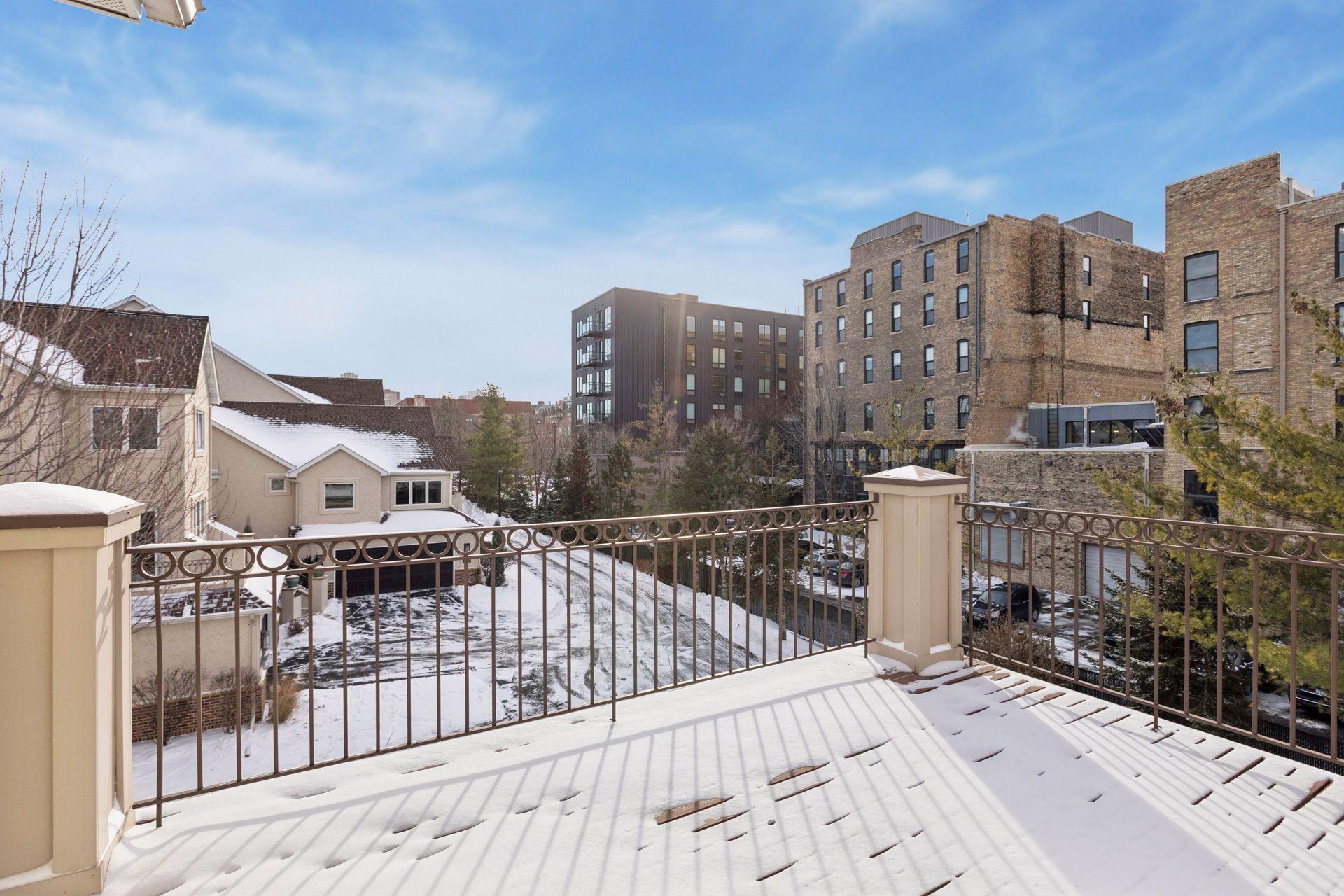 606 River Street