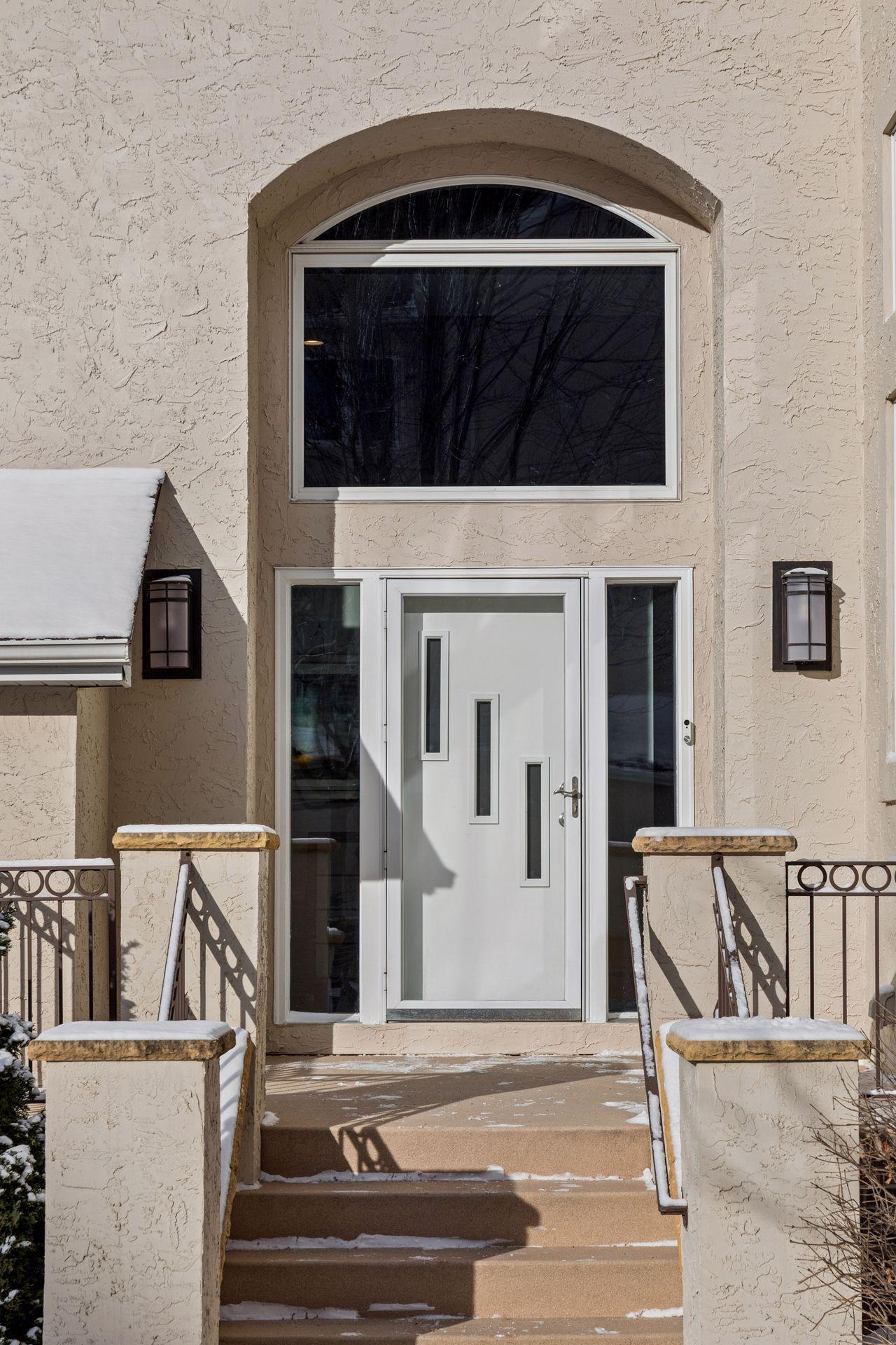 606 River Street