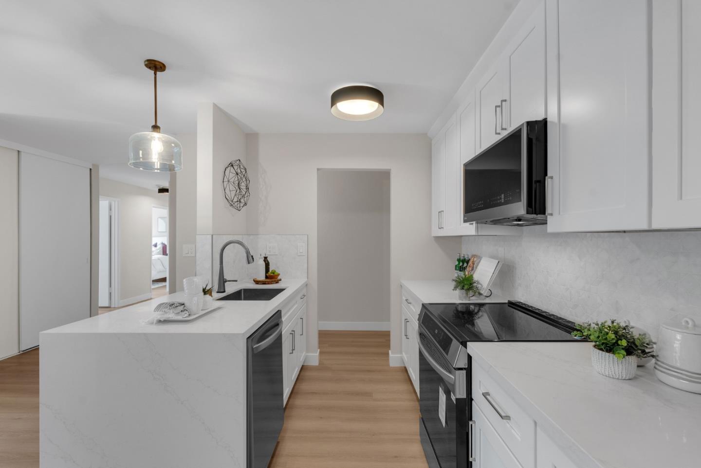 965 Shorepoint CT 206