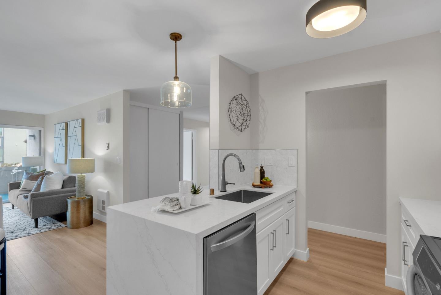 965 Shorepoint CT 206