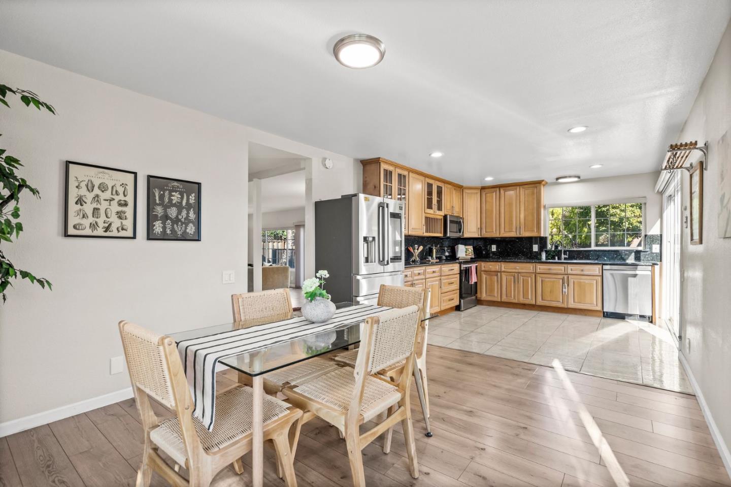 577 Amboy DR