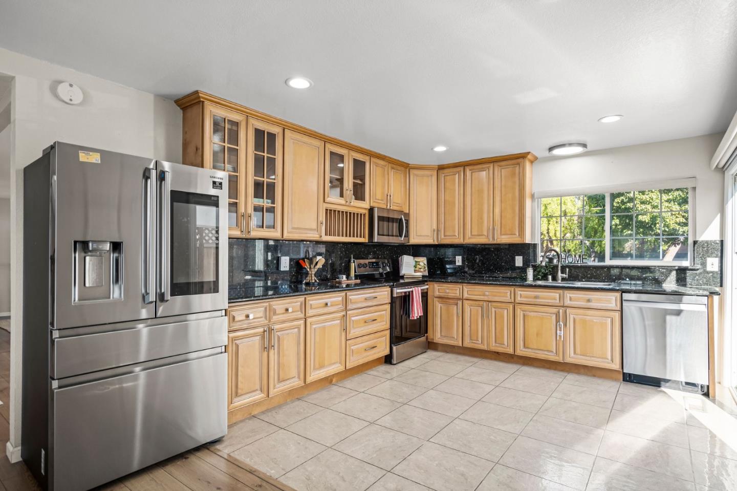 577 Amboy DR