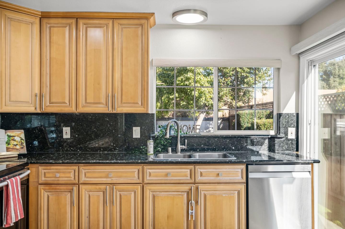 577 Amboy DR