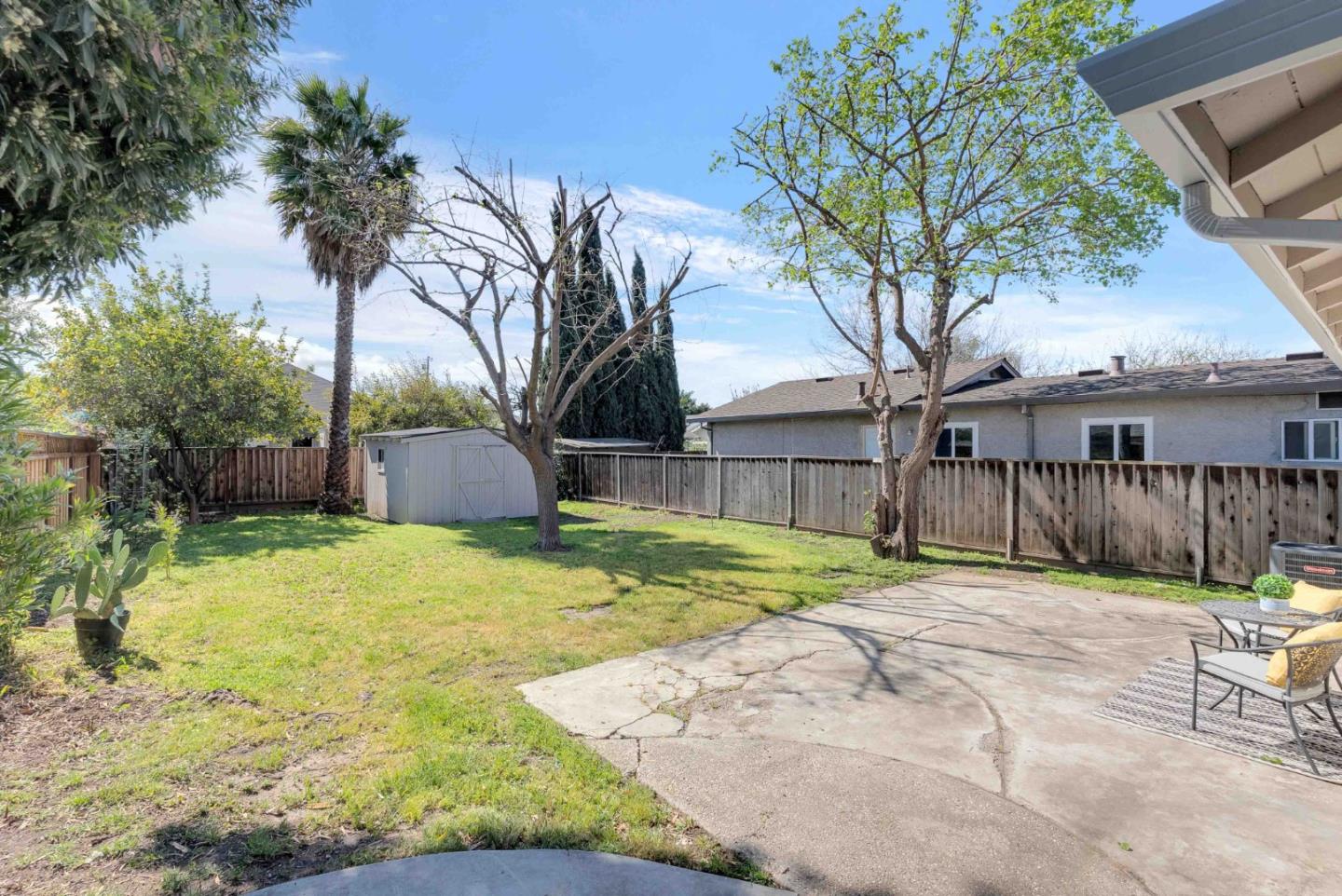 1638 Whitton AVE