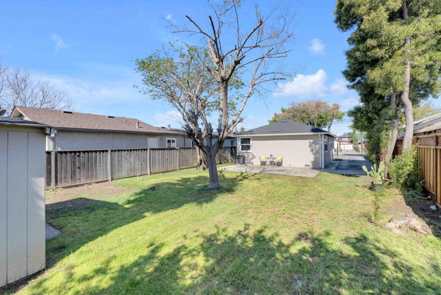1638 Whitton AVE