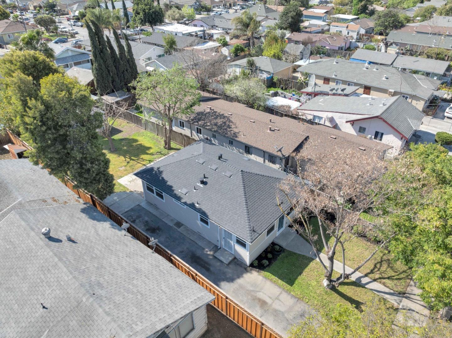 1638 Whitton AVE