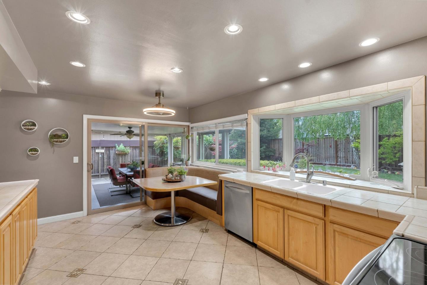 304 Henderson DR