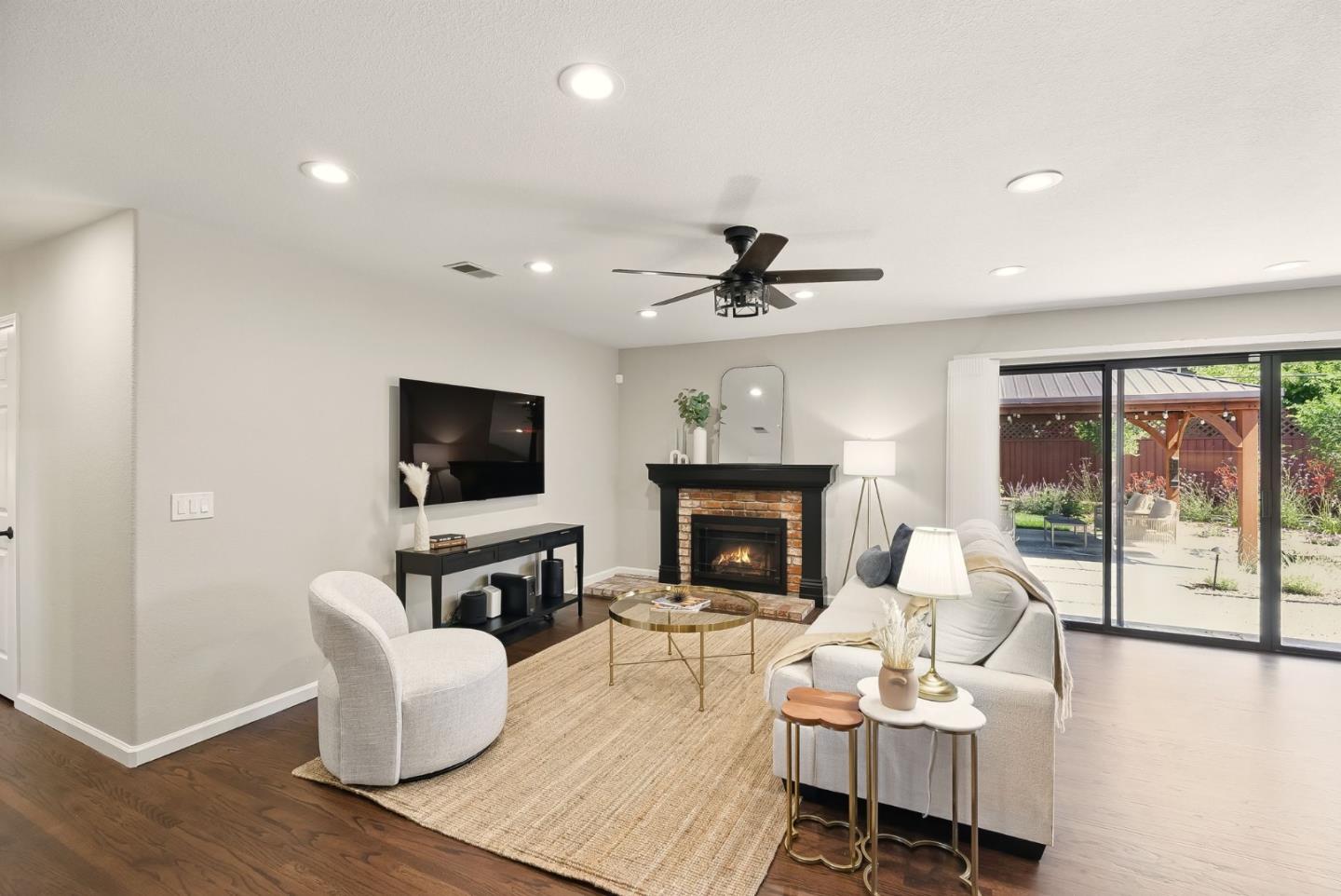 3904 Timberline DR