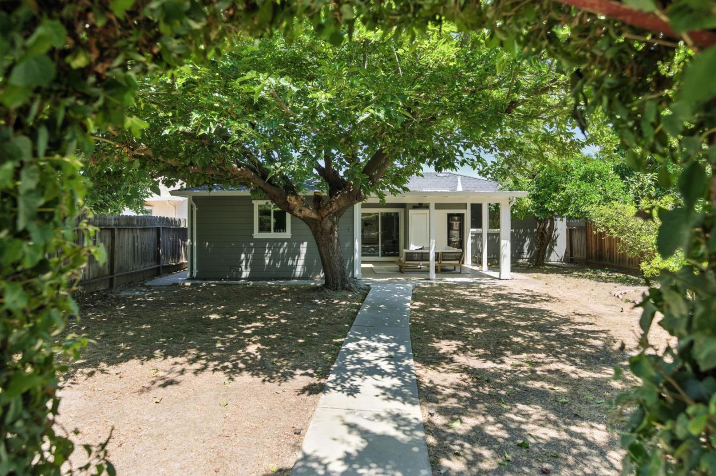 956 Bryant Way