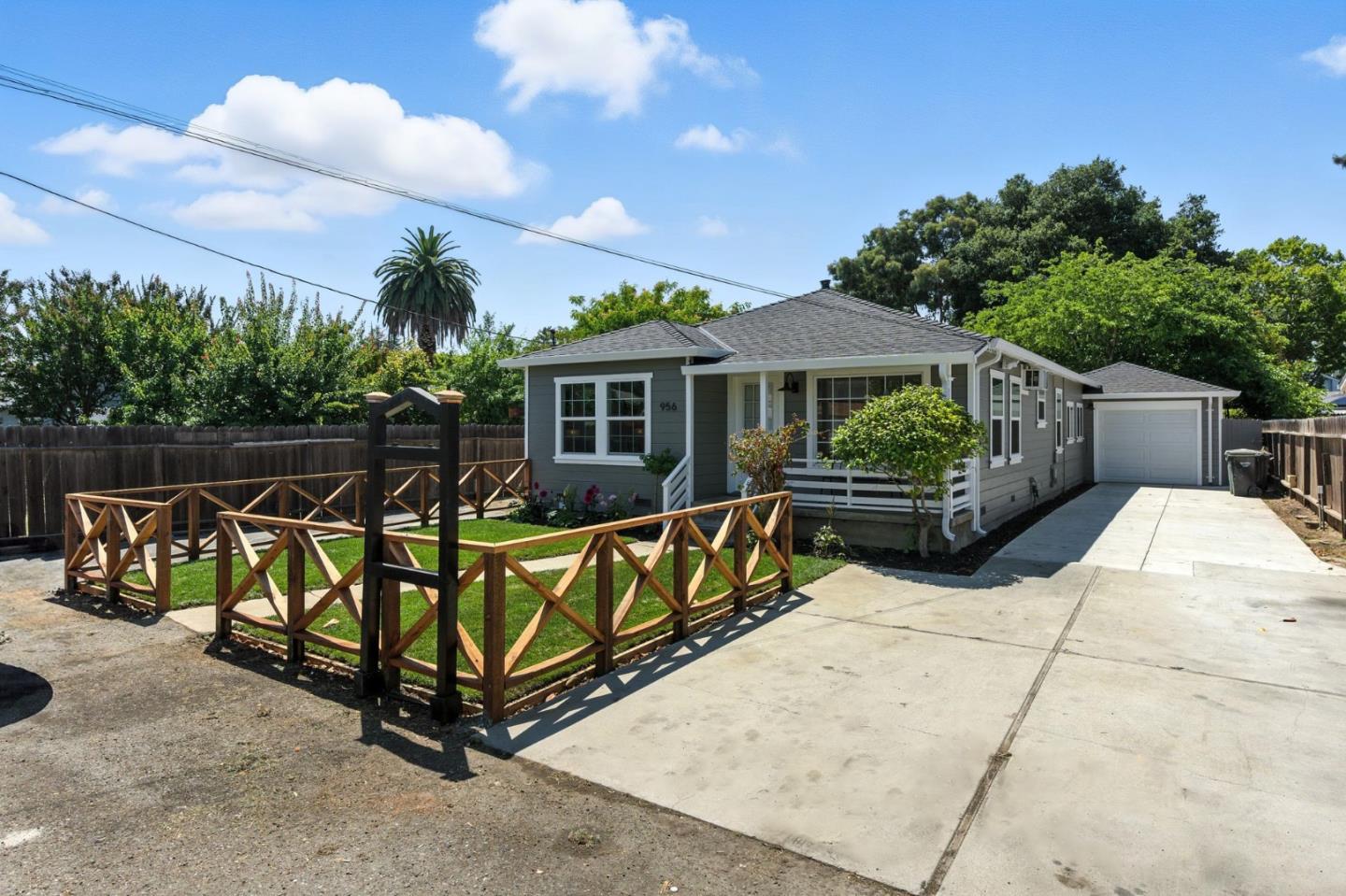 956 Bryant Way