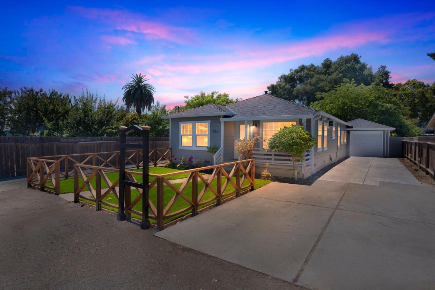 956 Bryant Way