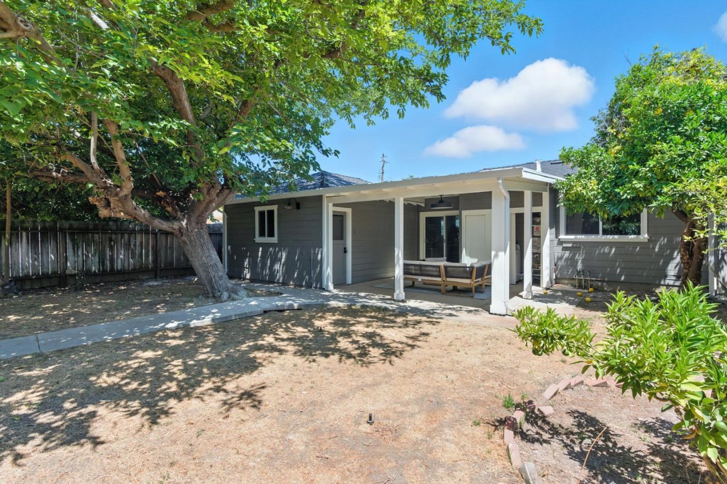 956 Bryant Way