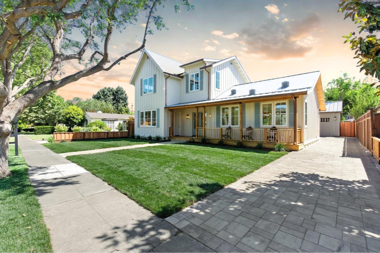 1192 Crescent Drive