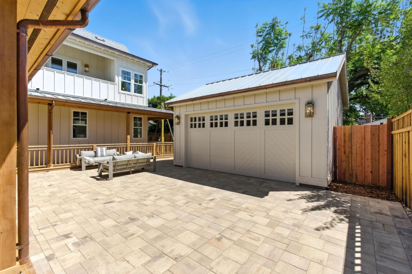 1192 Crescent Drive