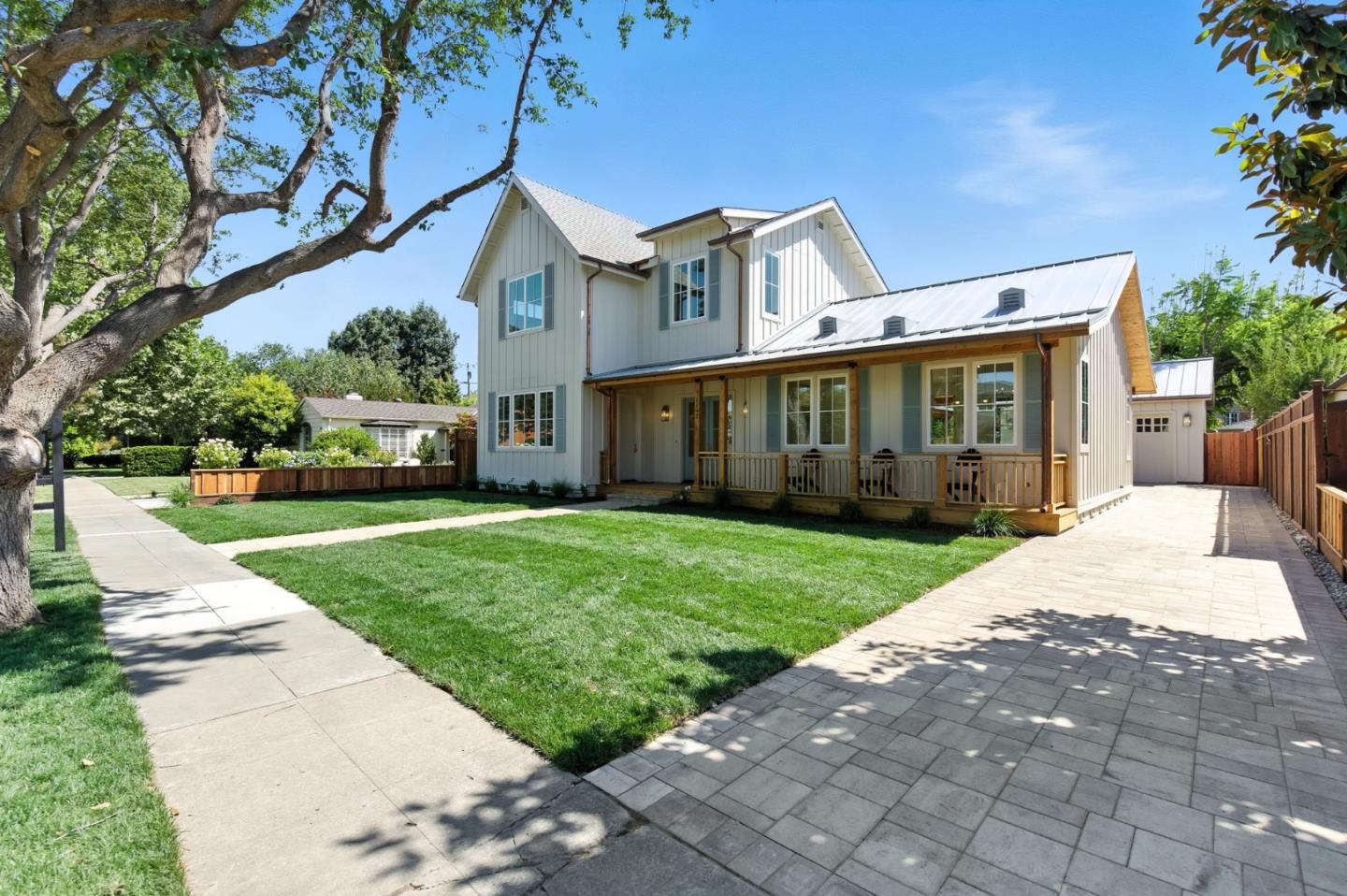 1192 Crescent Drive