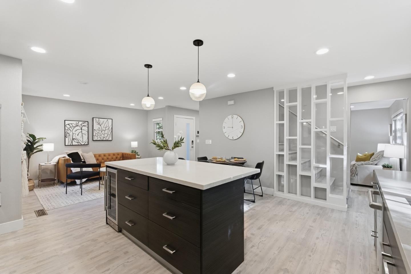 982 Wright AVE 3