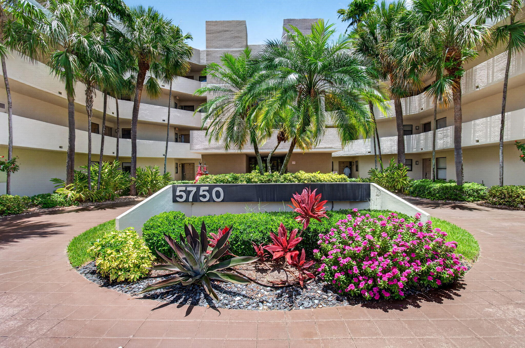 5750 Camino Del Sol 201