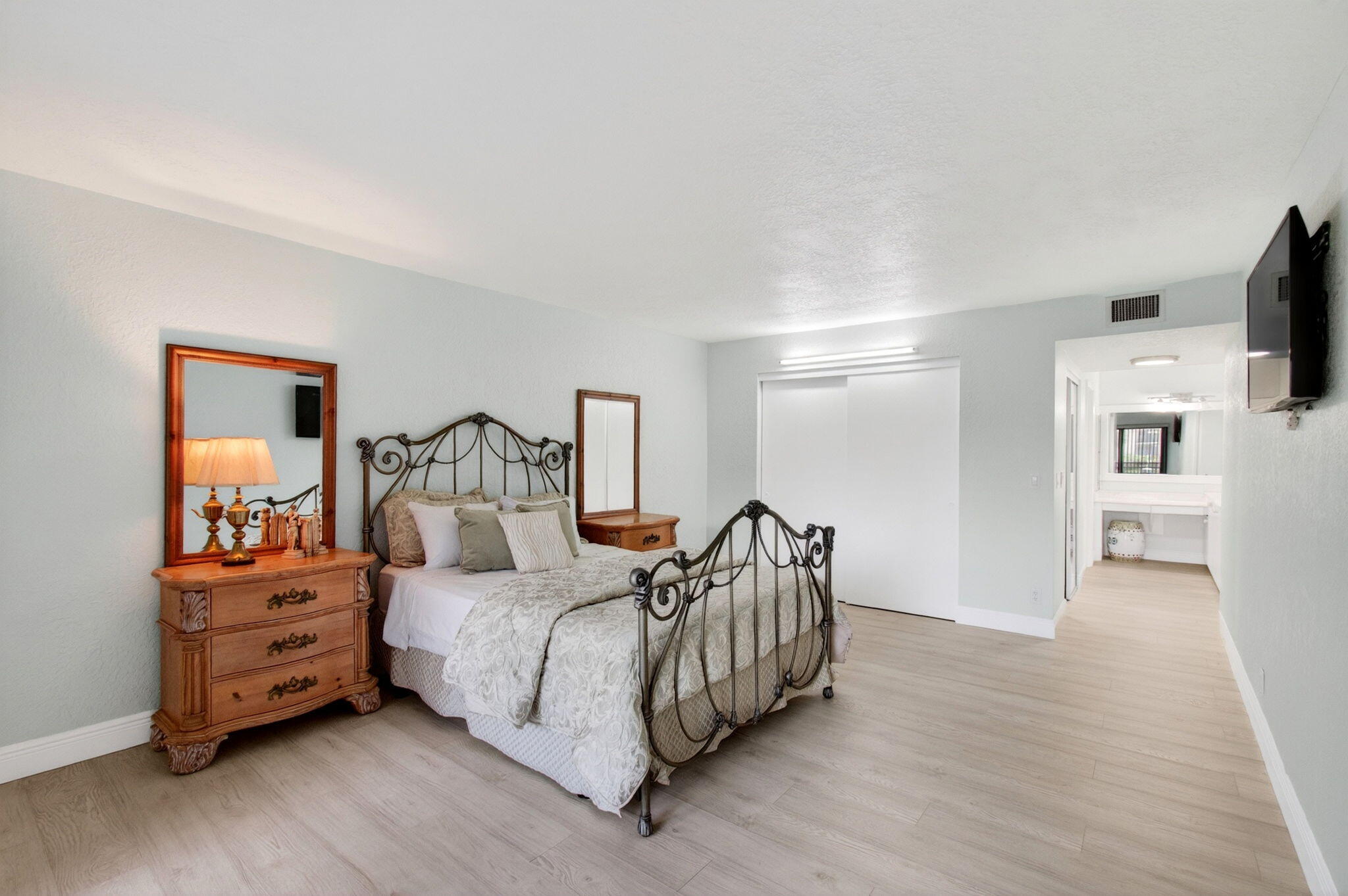 5750 Camino Del Sol 201