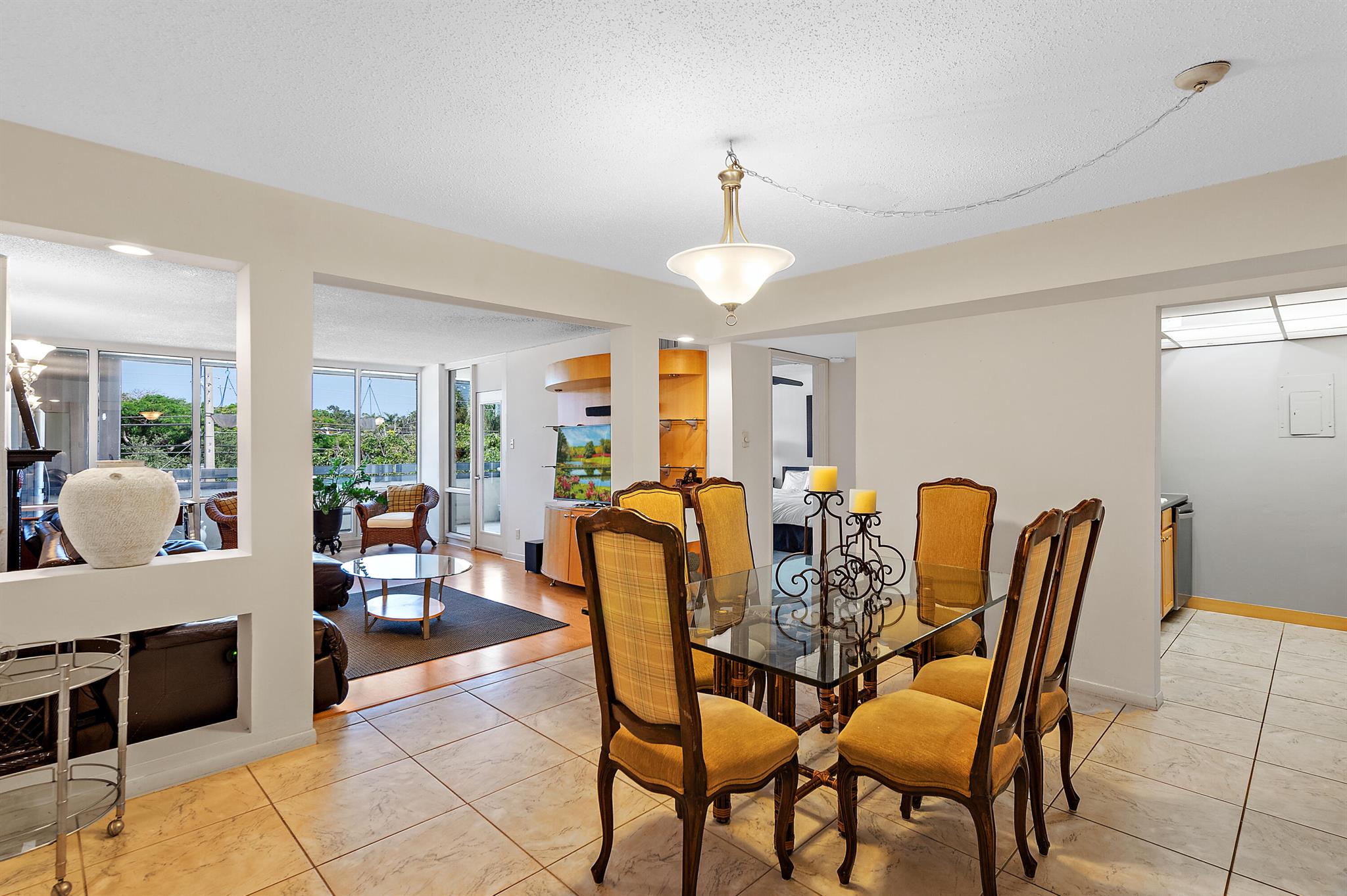 1401 S Federal Highway 211