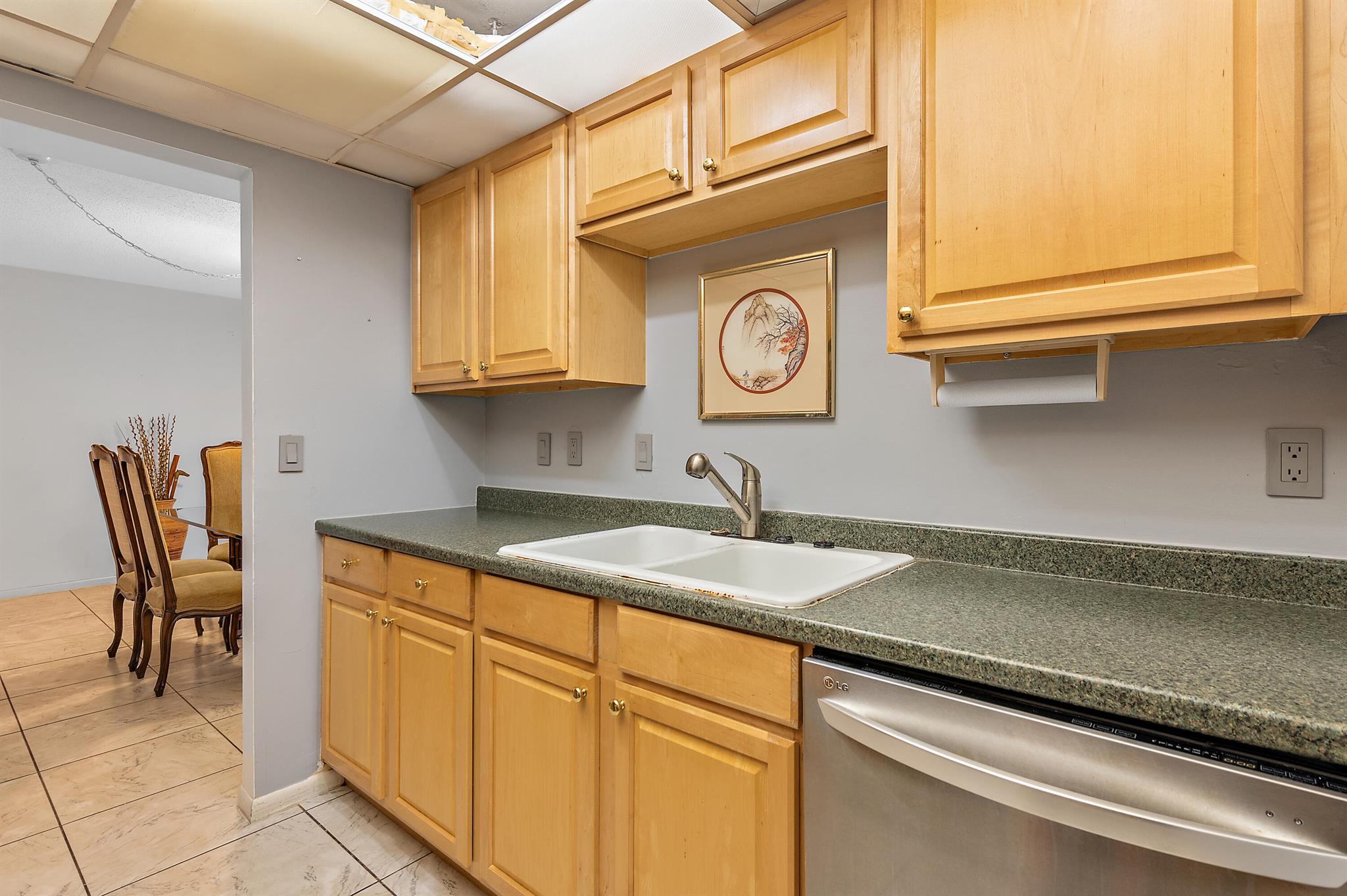 1401 S Federal Highway 211