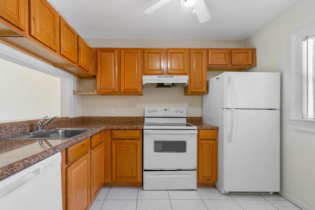 6736 Palmetto Circle S 105