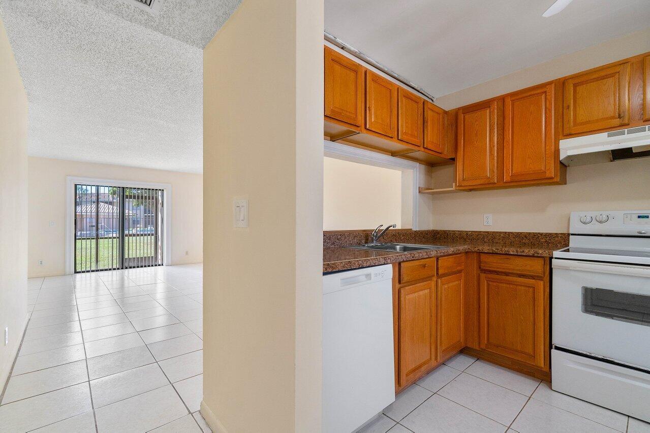 6736 Palmetto Circle S 105