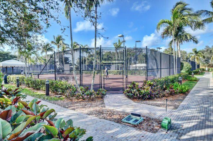 17952 Villa Club Way