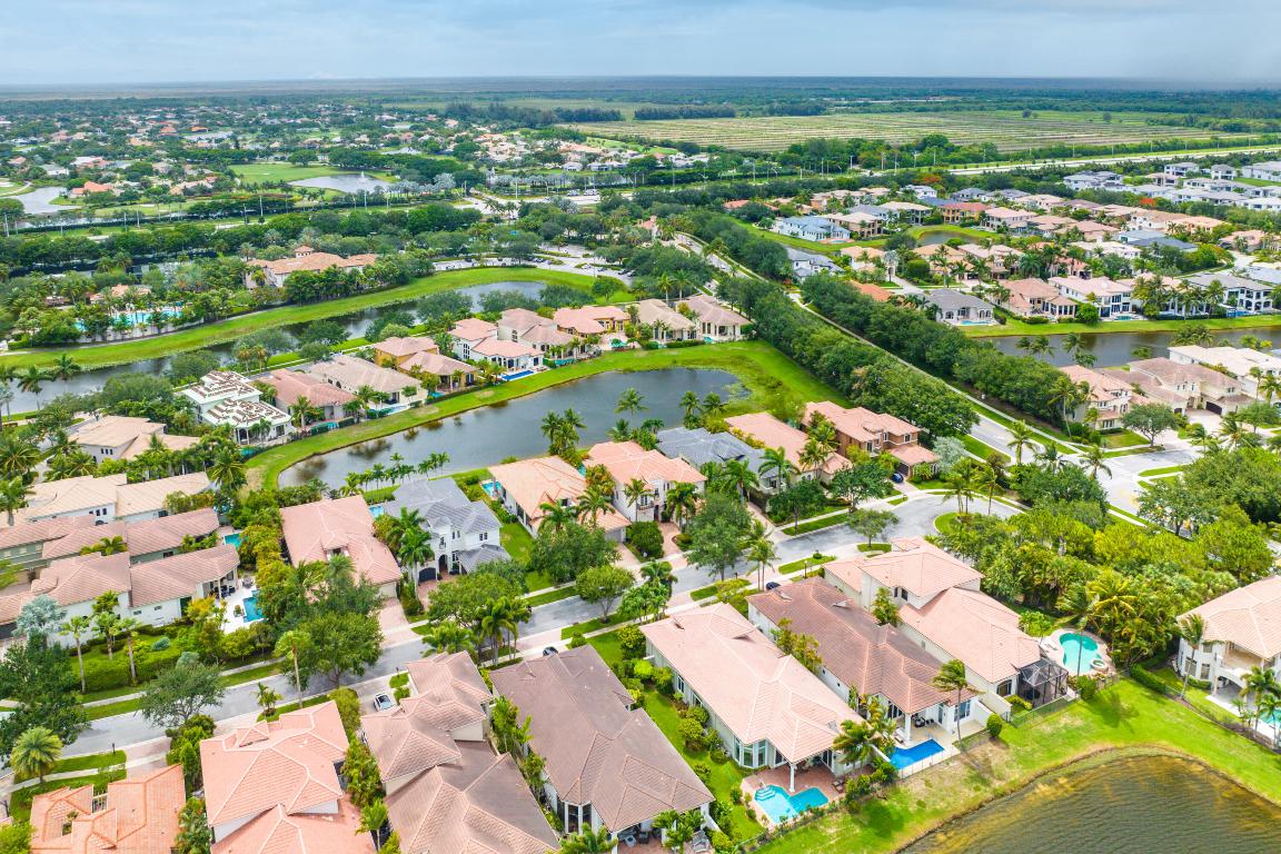 17952 Villa Club Way