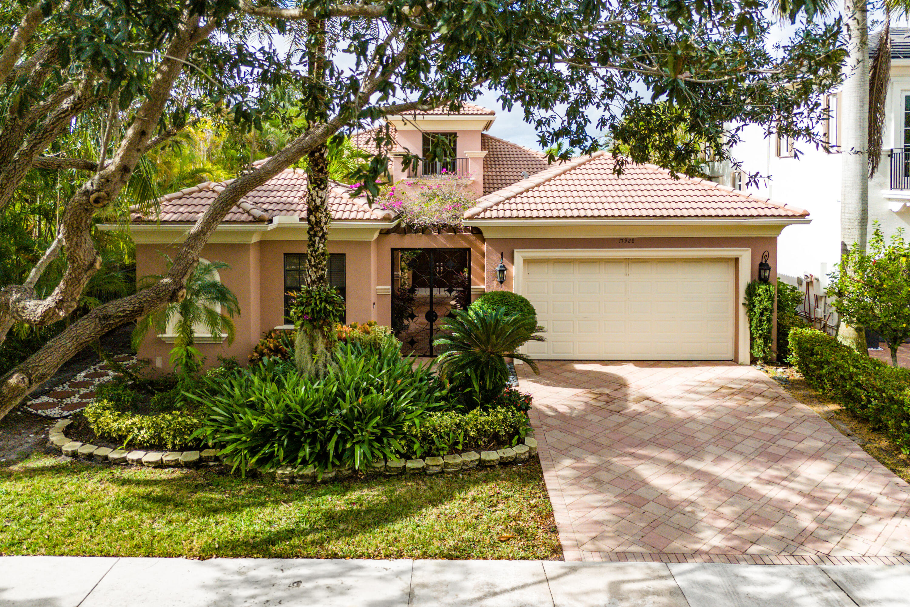 17928 Villa Club Way