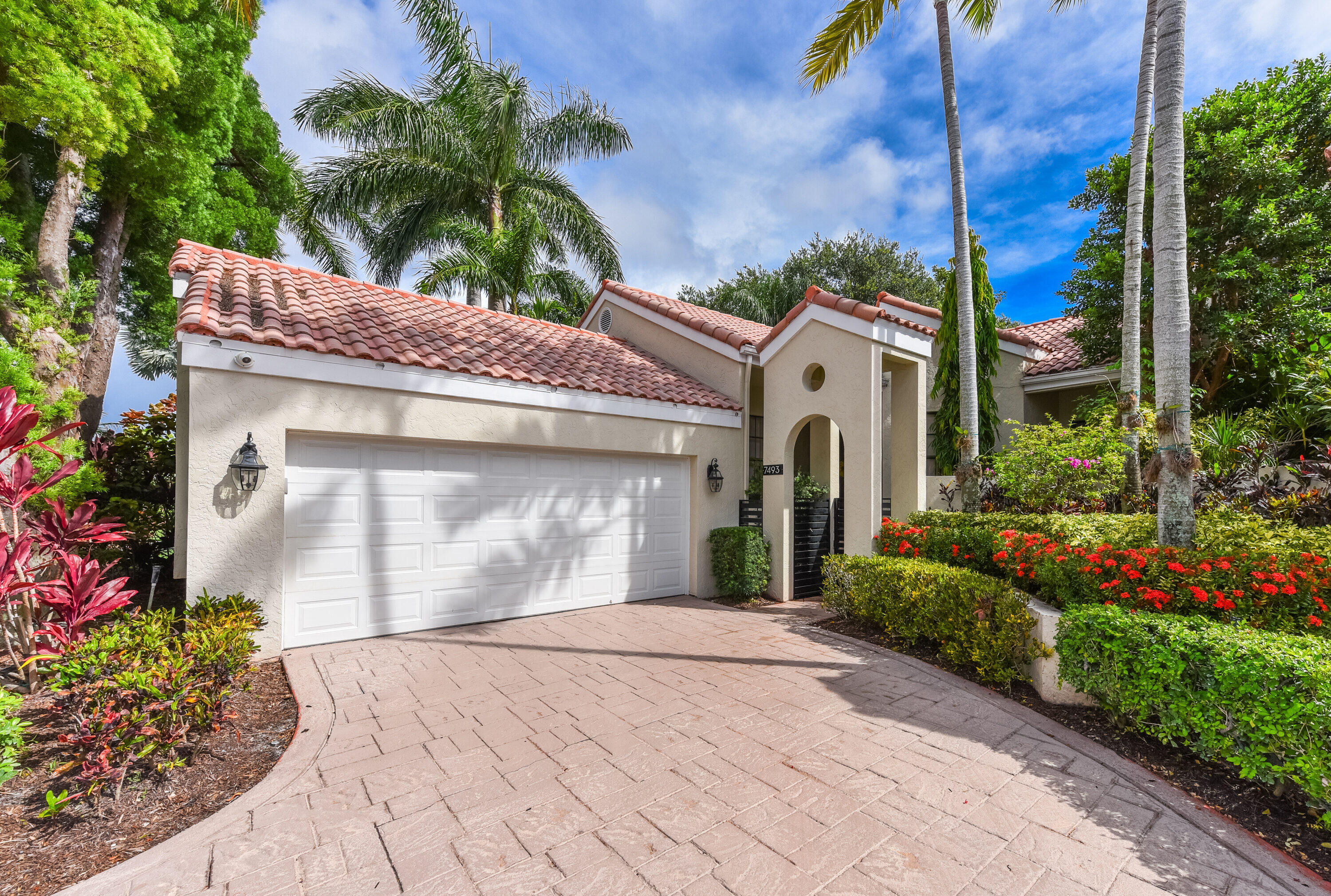 7493 Campo Florido