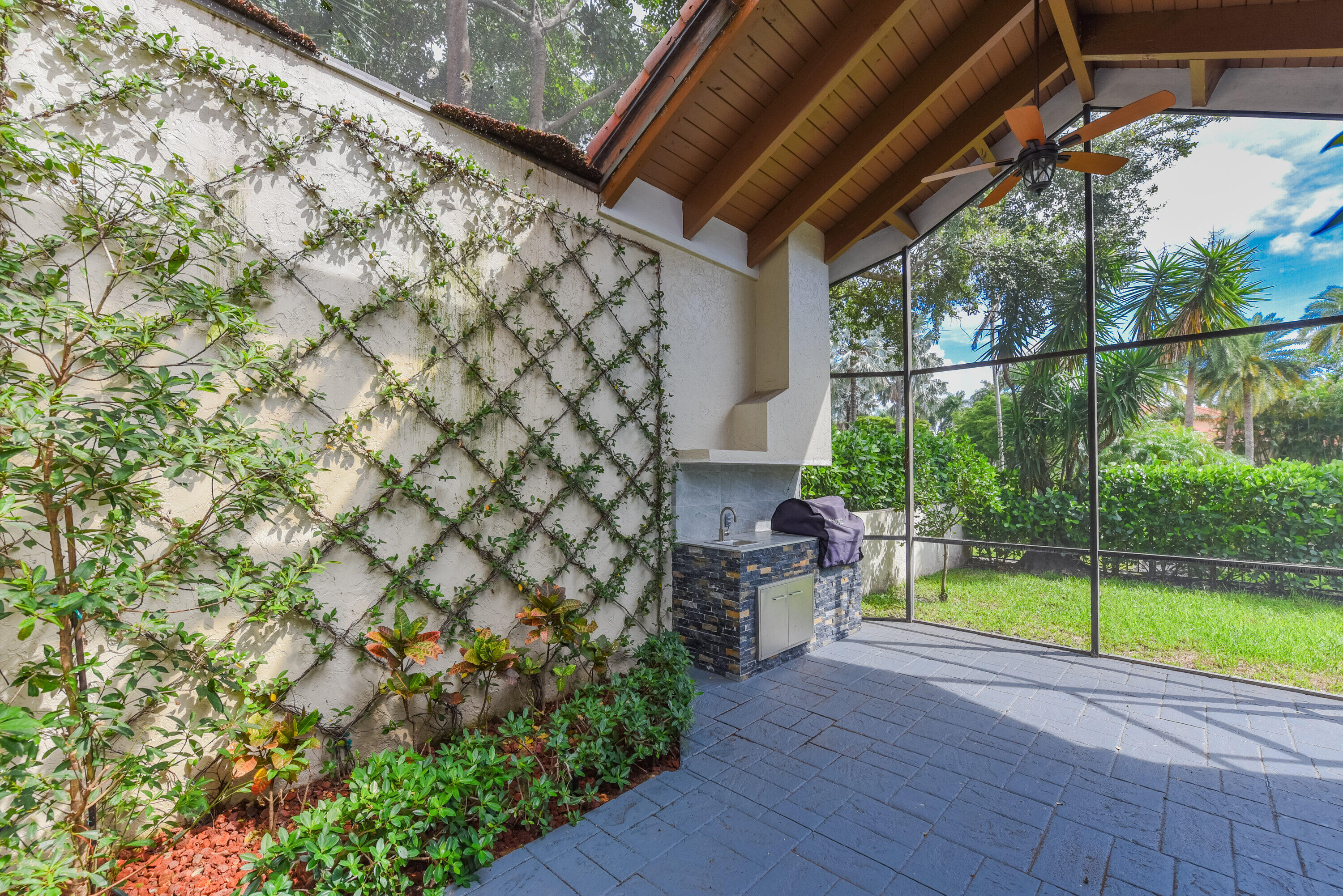 7493 Campo Florido