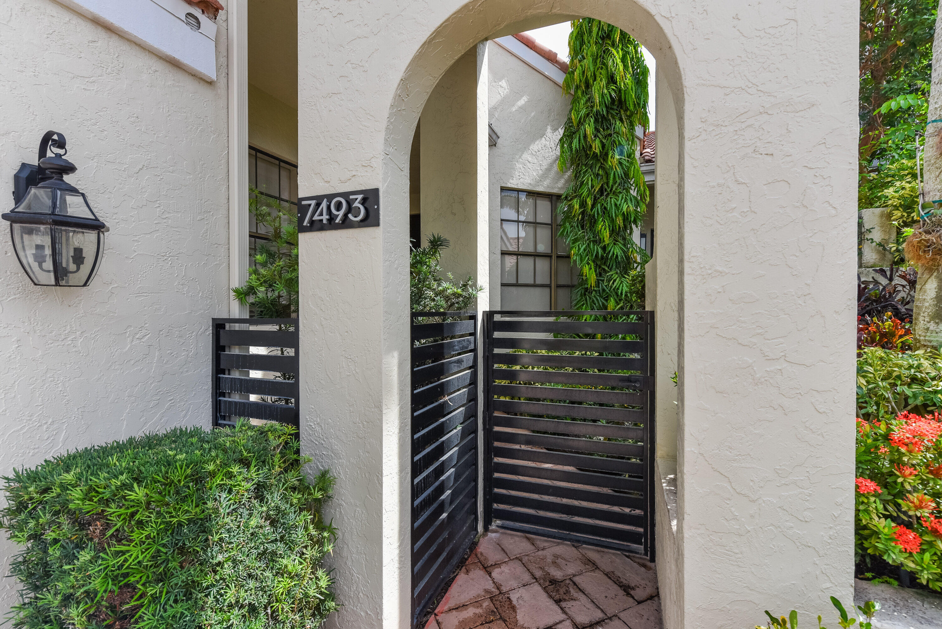 7493 Campo Florido